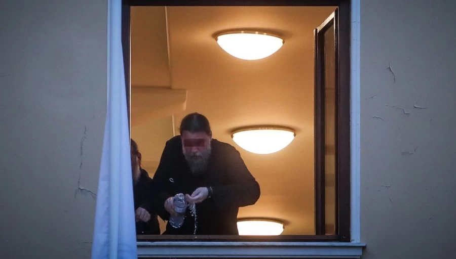 Μονή Πετράκη: Είχε αναμείξει το καυστικό υγρό με υγρά μπαταρίας και ακουαφόρτε για να μην αφήσει κανέναν ζωντανό